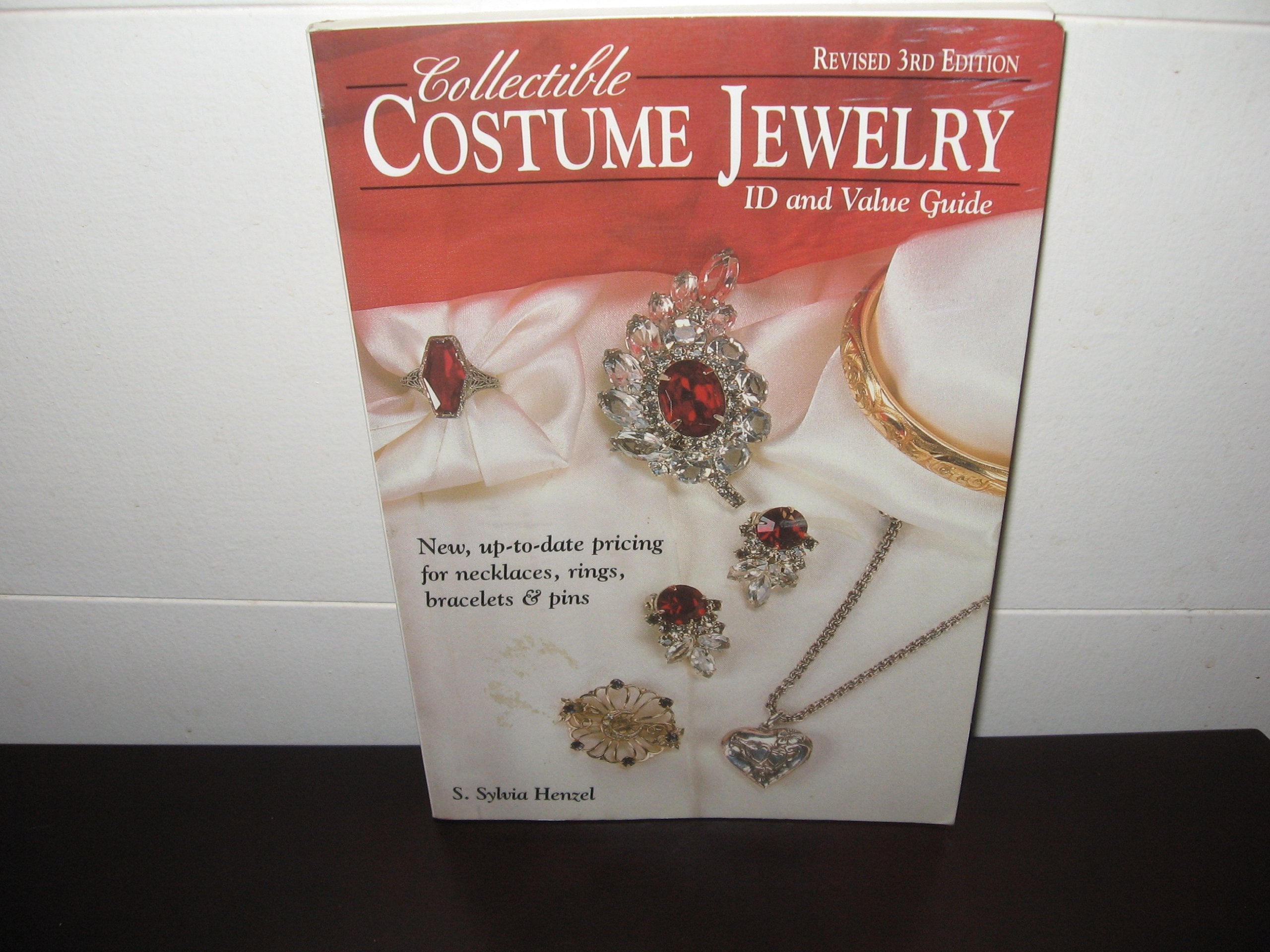 Collectible Costume Jewelry: Identification & Value Guide,Used