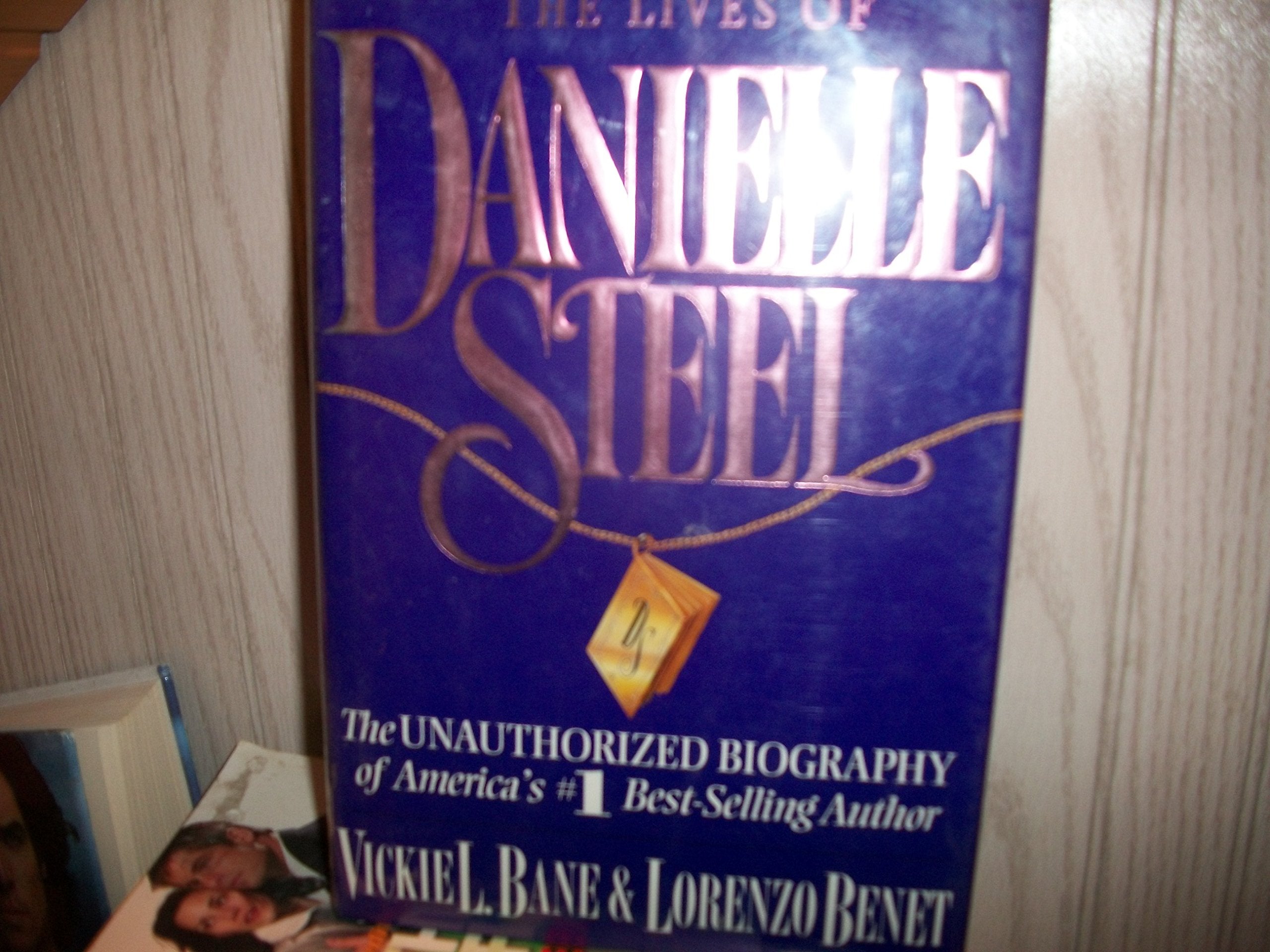 The Lives of Danielle Steel: The Unauthorized Biograpy of America's #1 BestSelling Author,Used