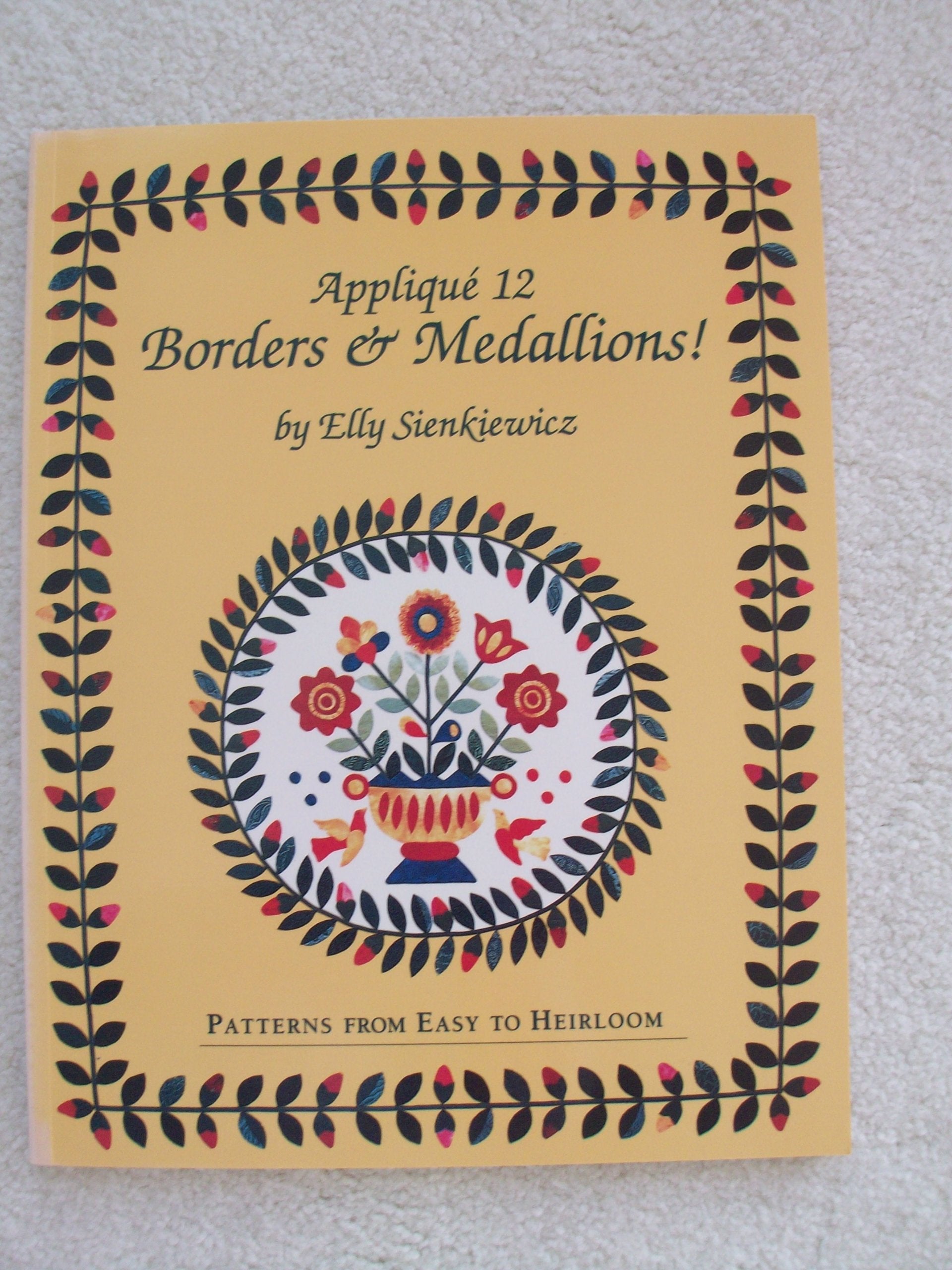 Applique 12 Borders and Medallions!: Patterns from Easy to Heirloom,New