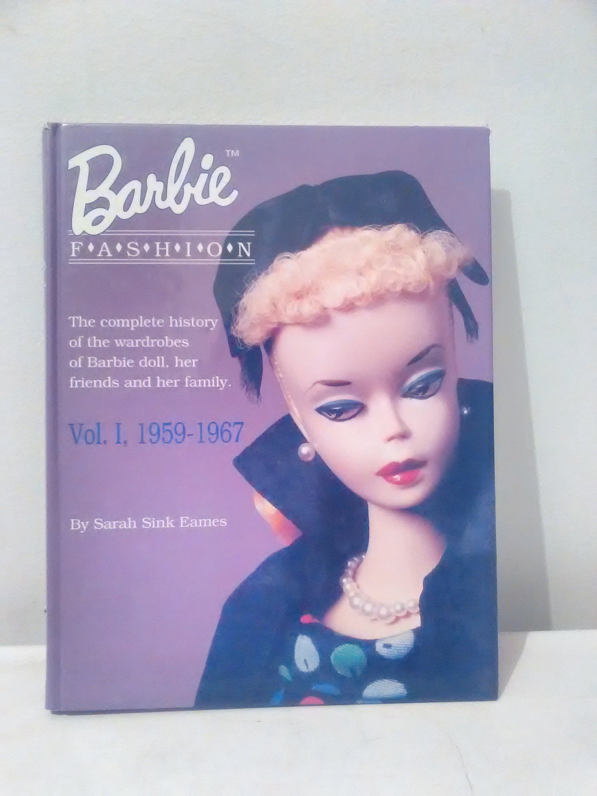 Barbie Fashion: The Complete History of the Wardrobes of Barbie Doll, Her Friends and her Family, Vol. 1: 19591967 (Barbie Doll,Used
