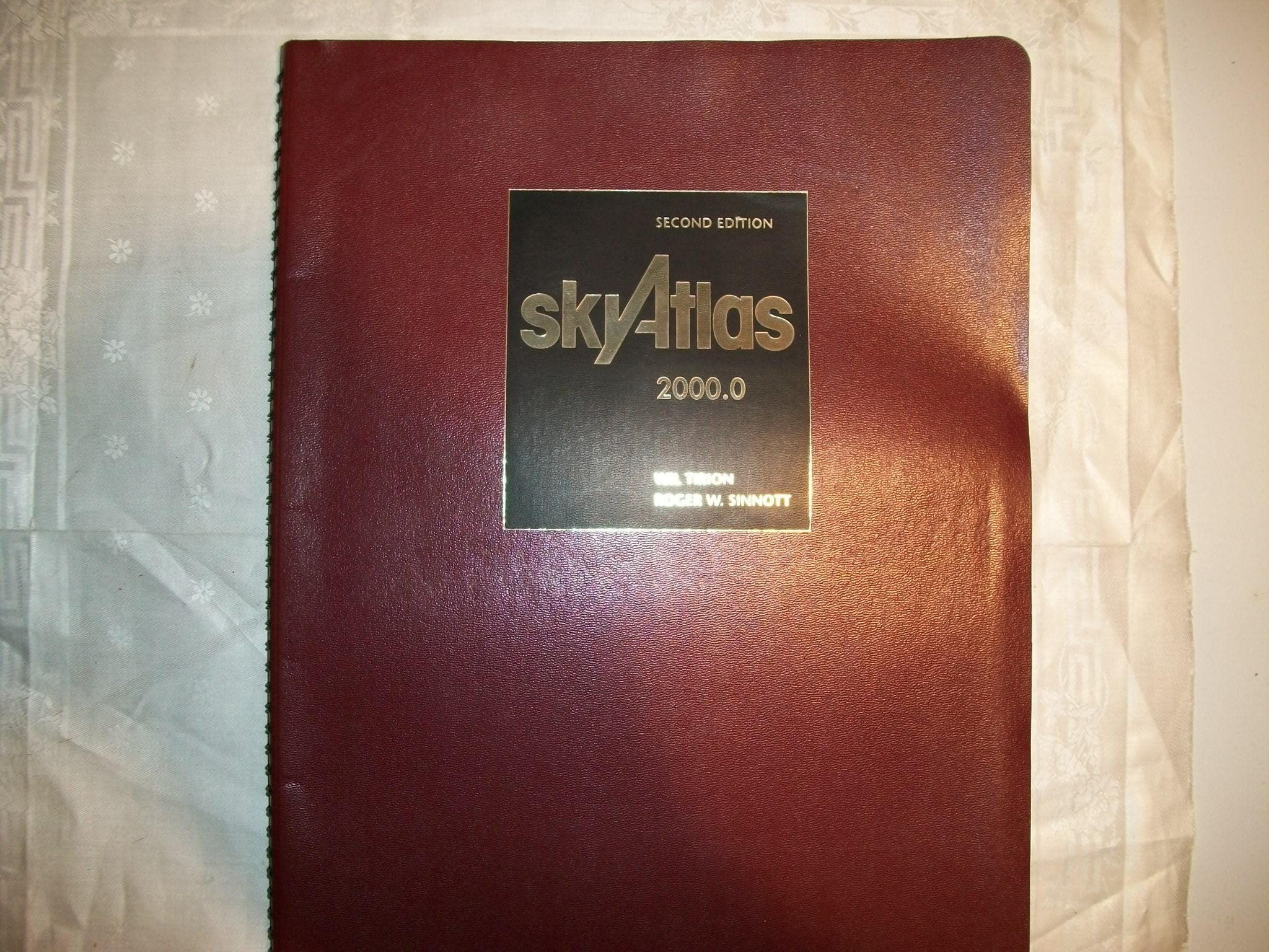 Sky Atlas 2000.0, 2nd Deluxe Unlaminated Version,Used