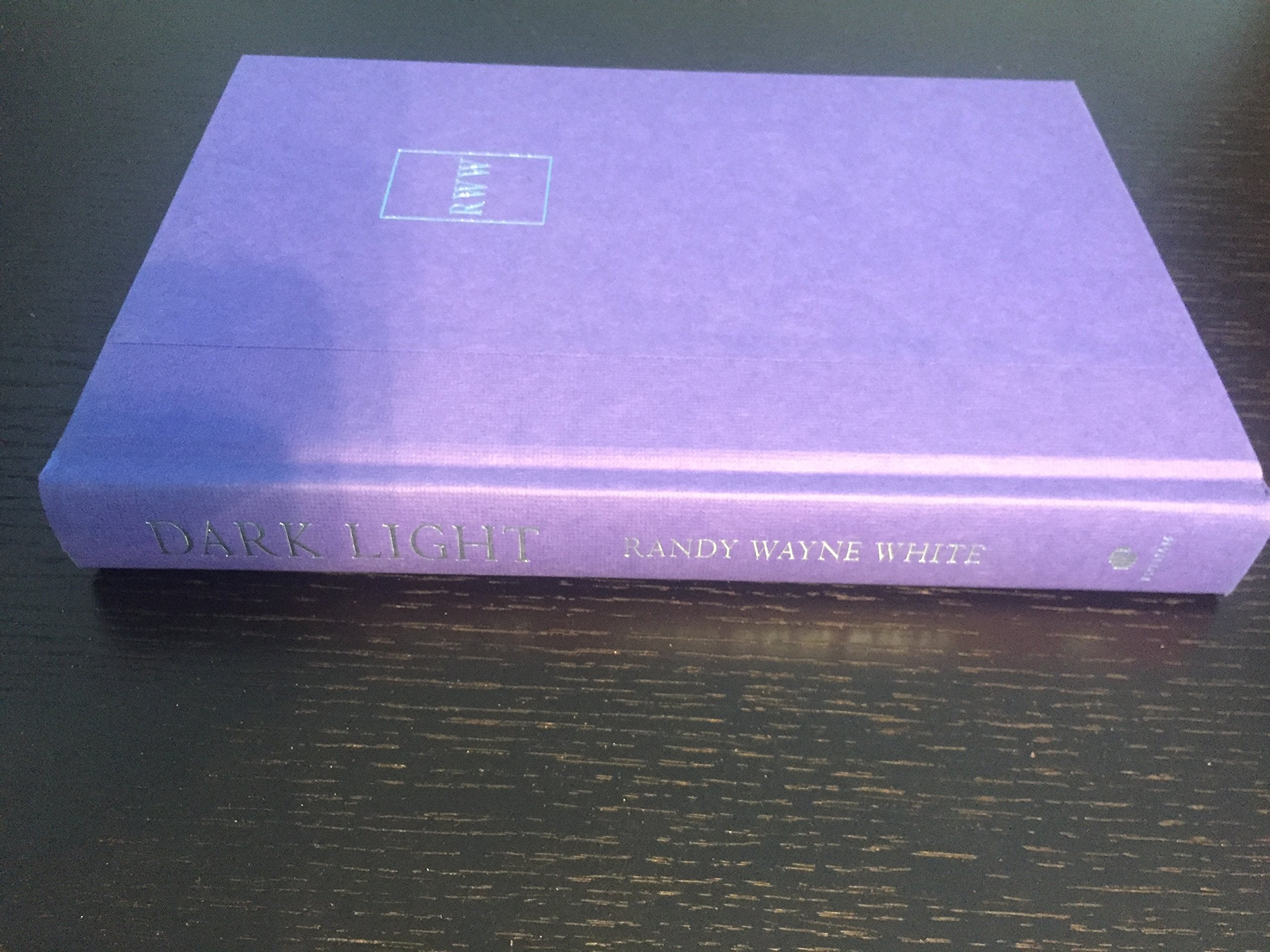 Dark Light (Doc Ford Novels)-used