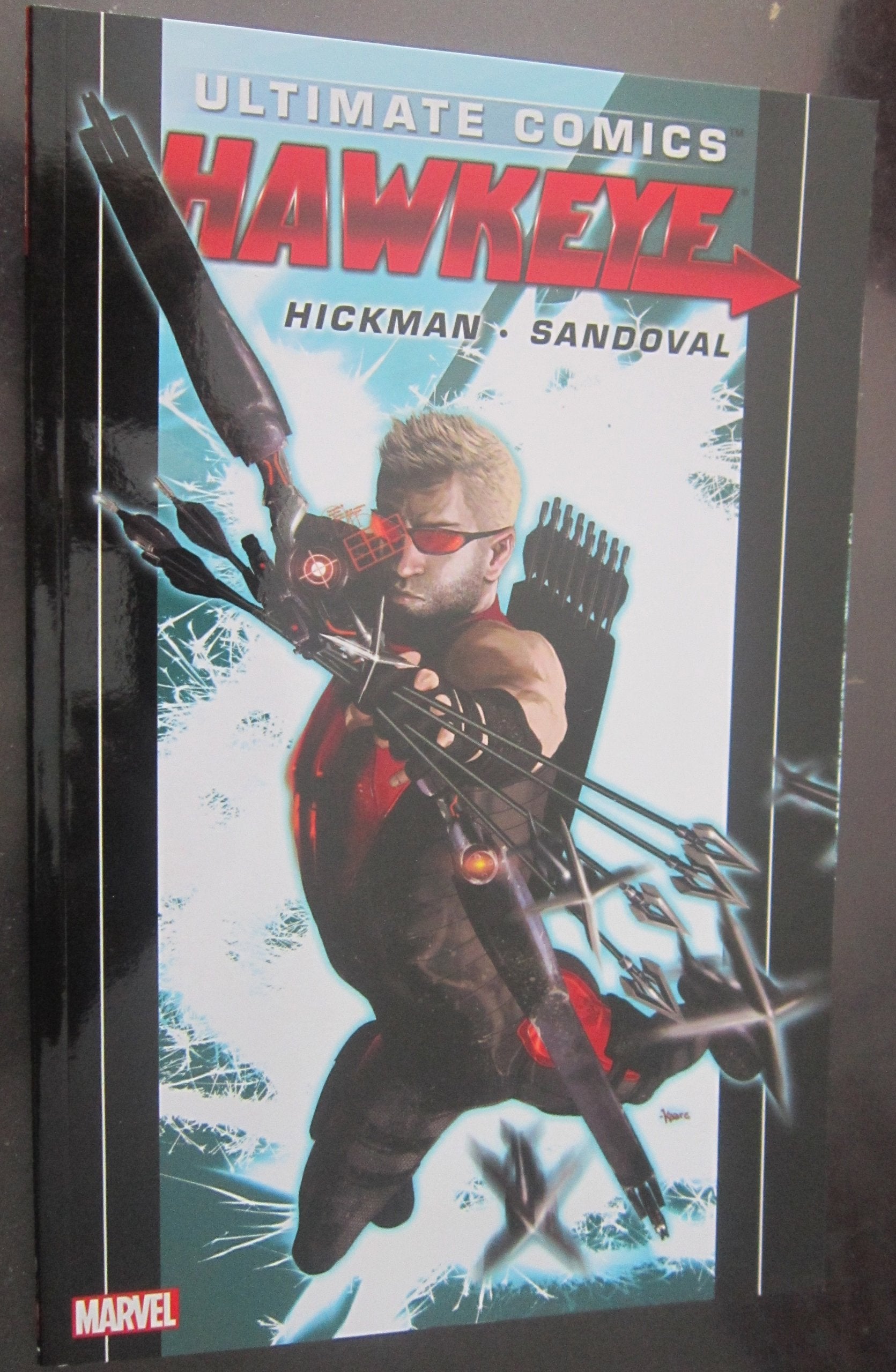 Ultimate Comics Hawkeye by Jonathan Hickman,Used