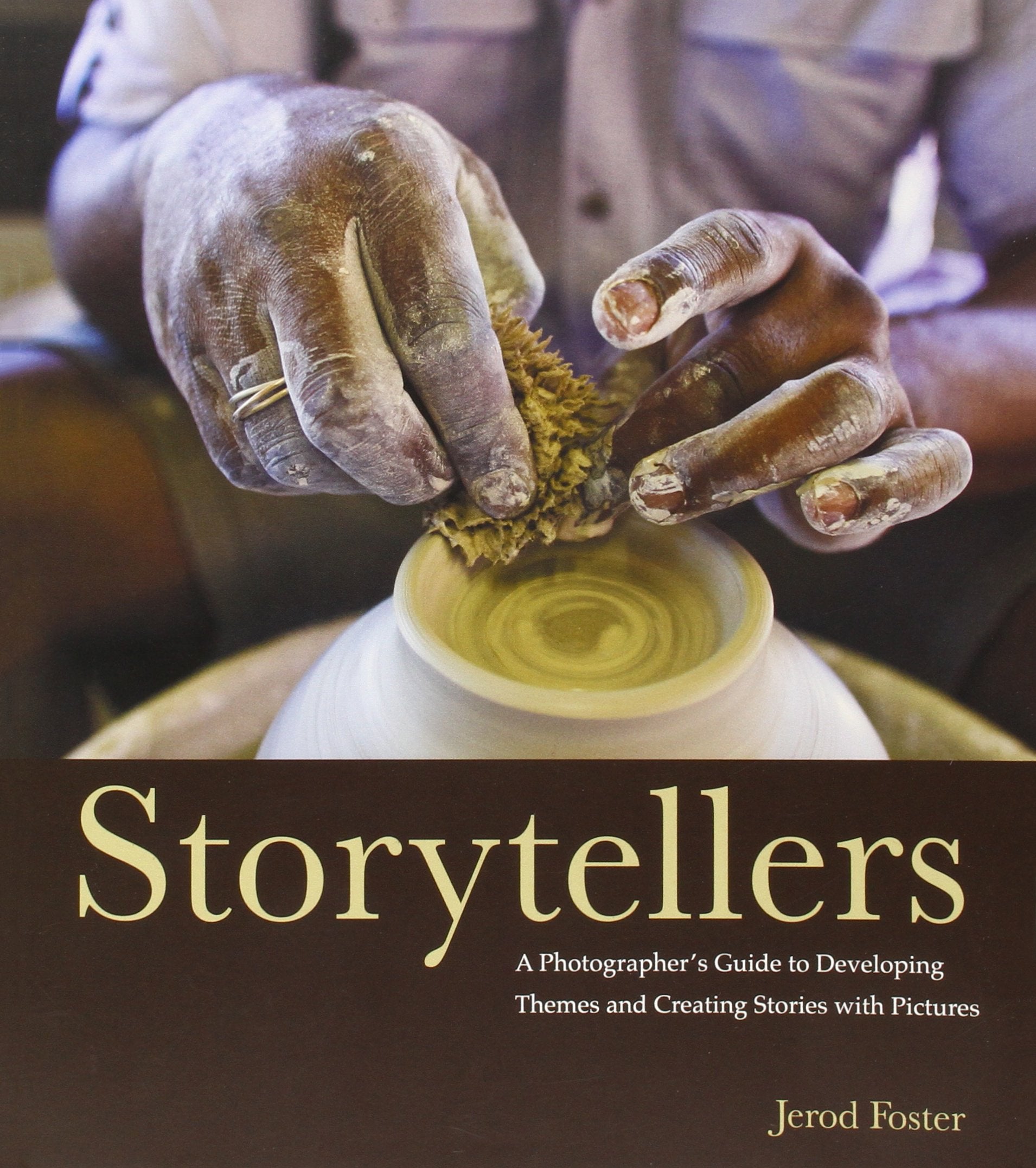 Storytellers: A Photographer's Guide to Developing Themes and Creating Stories with Pictures (Voices That Matter),Used