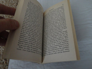 The Natural History Essays (Literature of the American Wilderness),Used