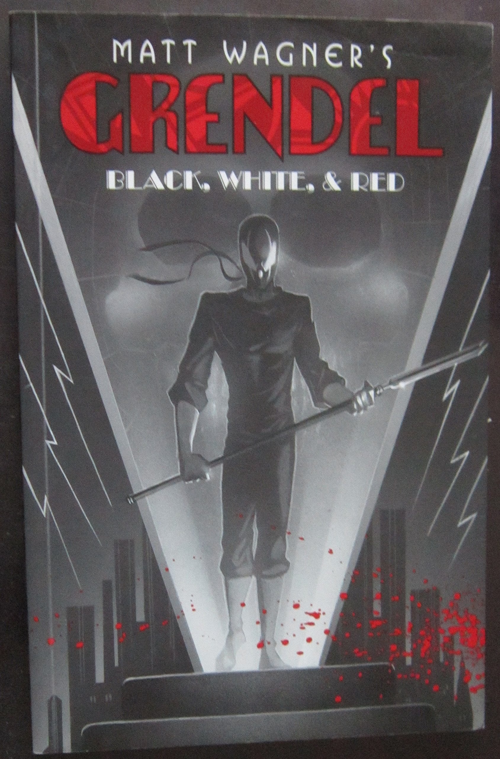 Grendel: Black, White, and Red,New