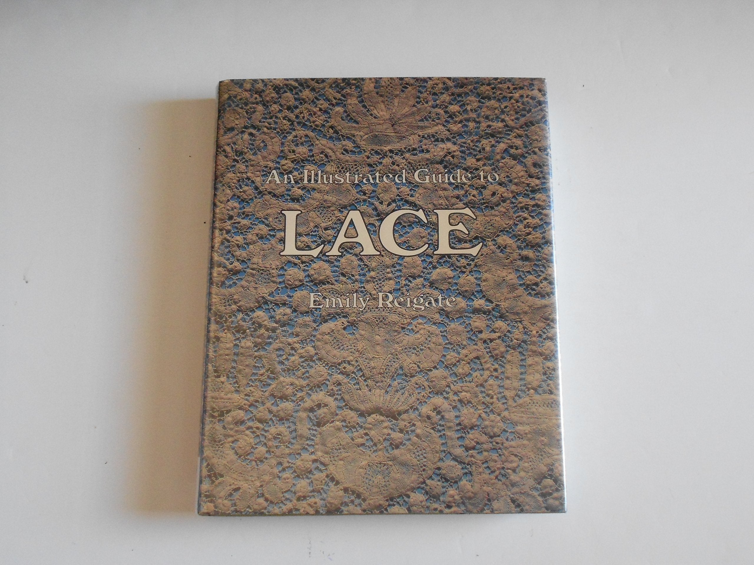 Illustrated Guide to Lace,Used