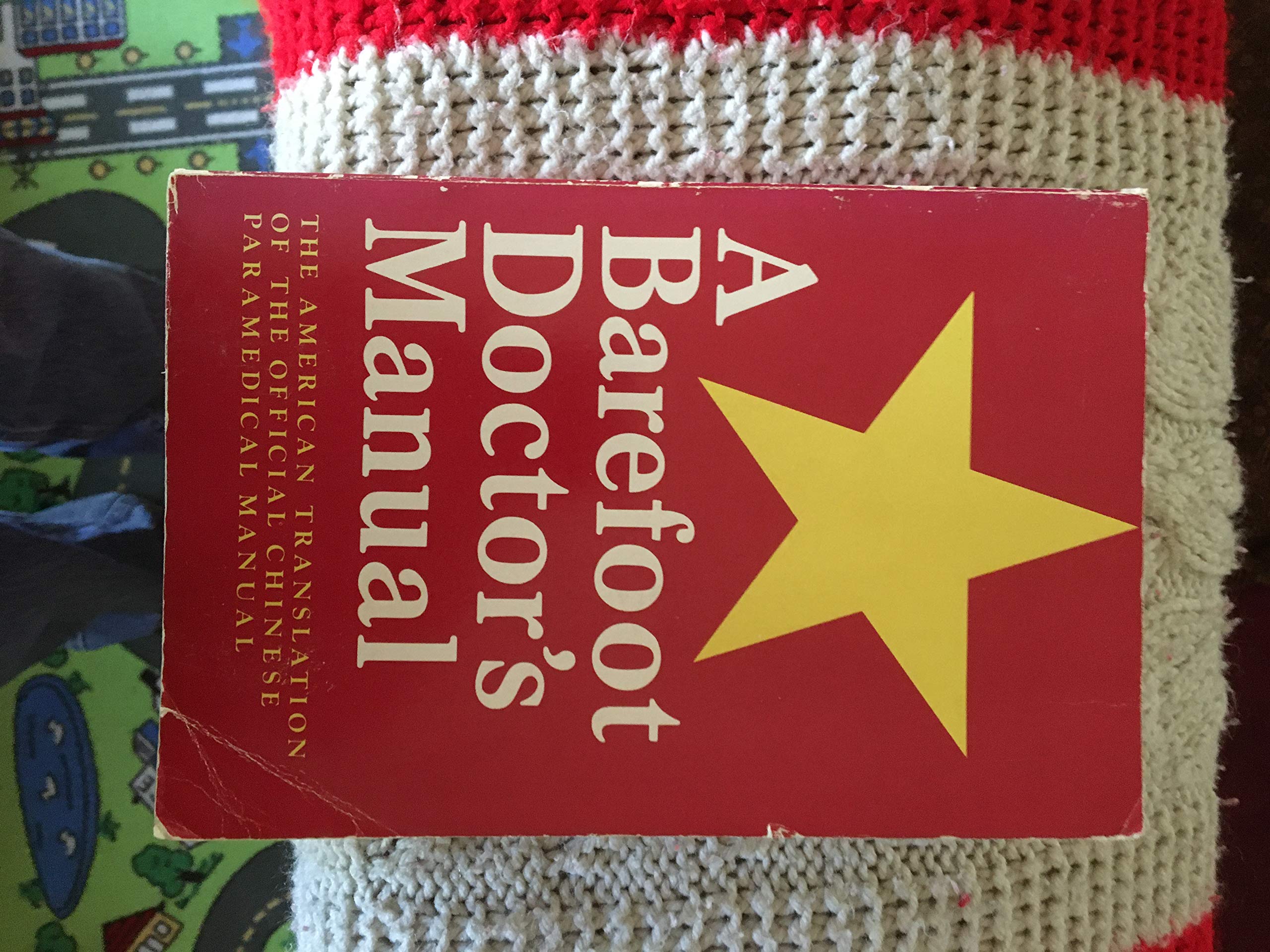 A barefoot doctor's manual: The American translation of the official Chinese paramedical manual,New