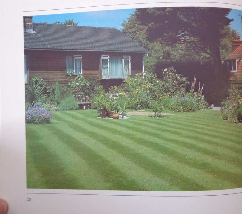Outdoor floors: The design and maintenance of lawns, patios, and ground covers,Used