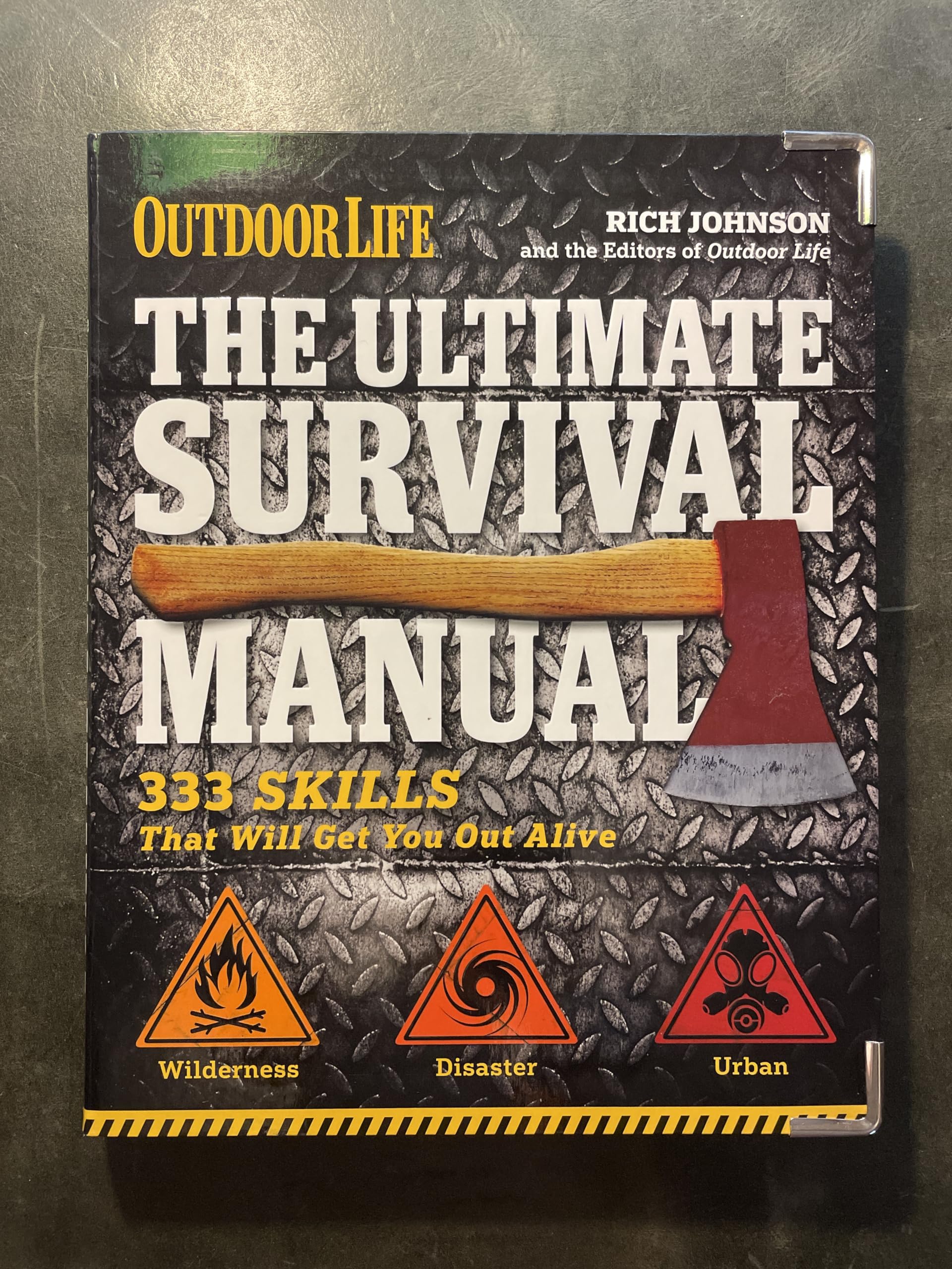 The Ultimate Survival Manual (Outdoor Life): 333 Skills that Will Get You Out Alive,New