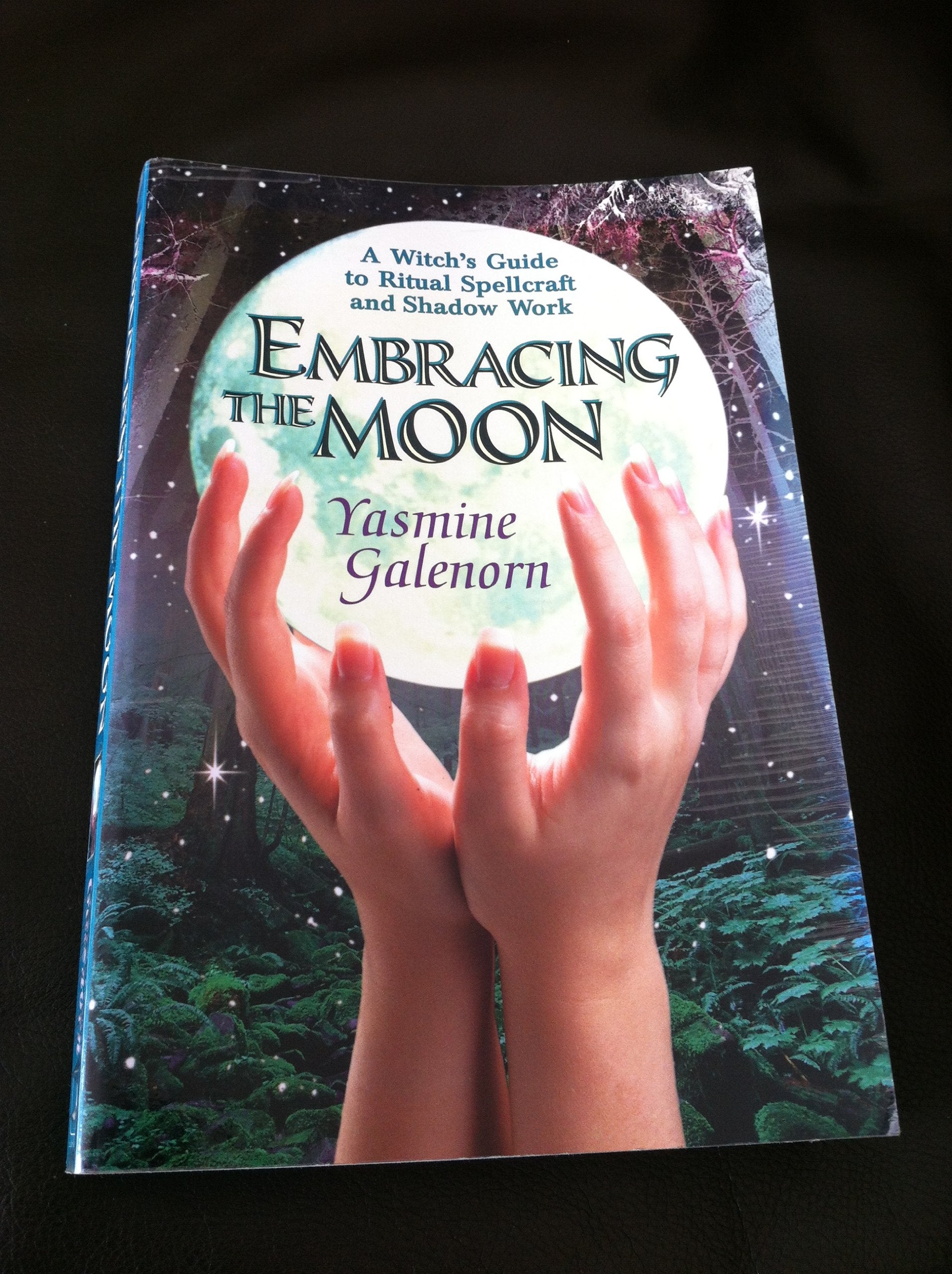 Embracing The Moon: A Witch'S Guide To Rituals, Spellcraft And Shadow Work