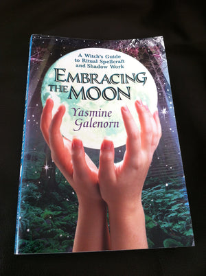 Embracing The Moon: A Witch'S Guide To Rituals, Spellcraft And Shadow Work
