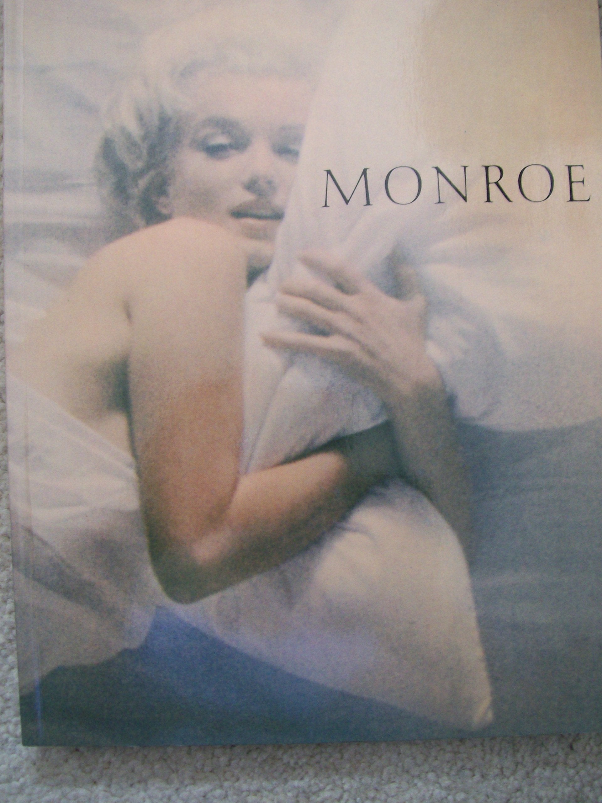 Monroe: Her Life in Pictures,Used