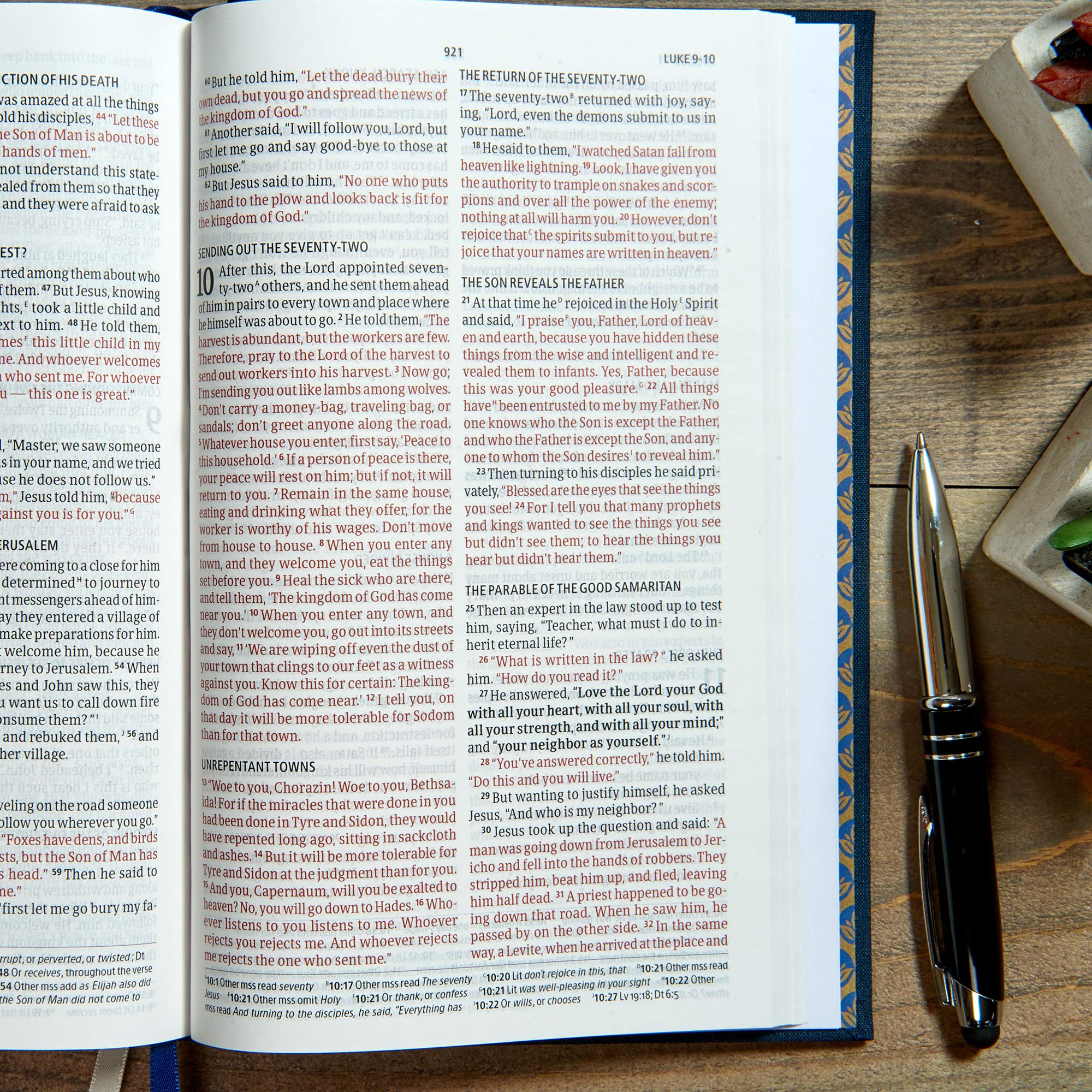 CSB Ultrathin Bible, Navy Cloth Over Board,Used