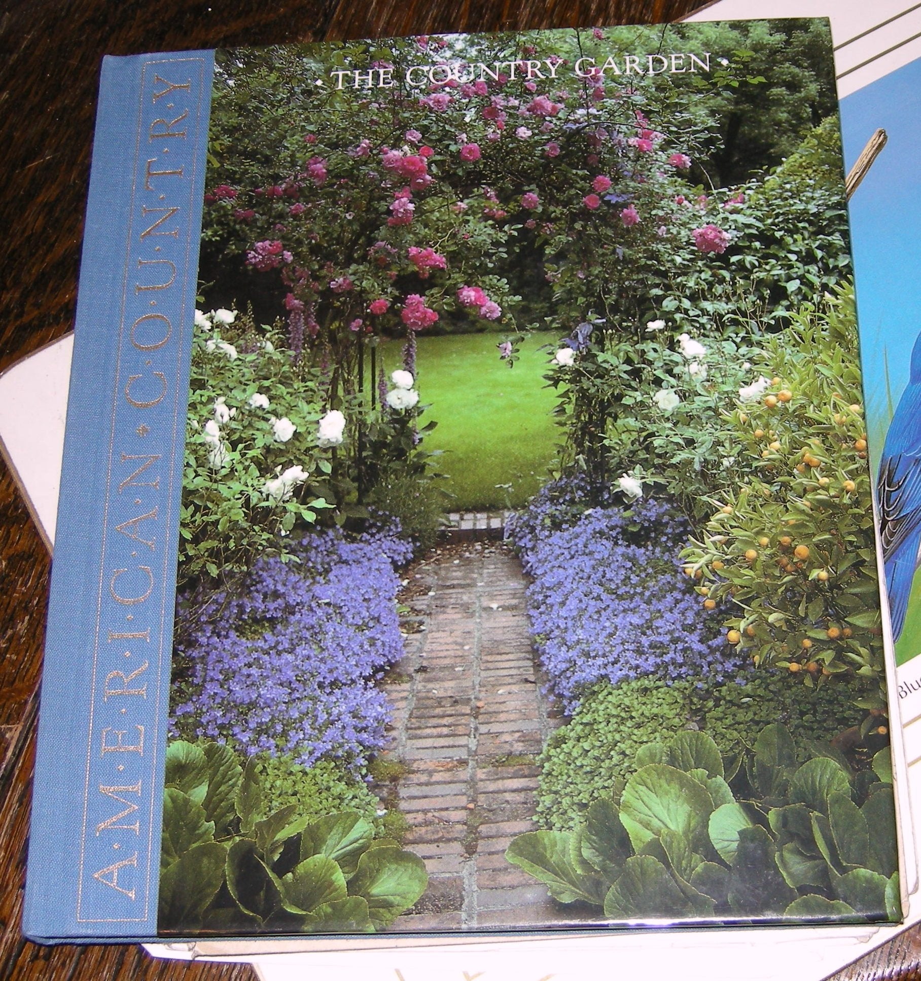 The Country Garden: Ideas for Gardening in a Natural Style (American Country),Used