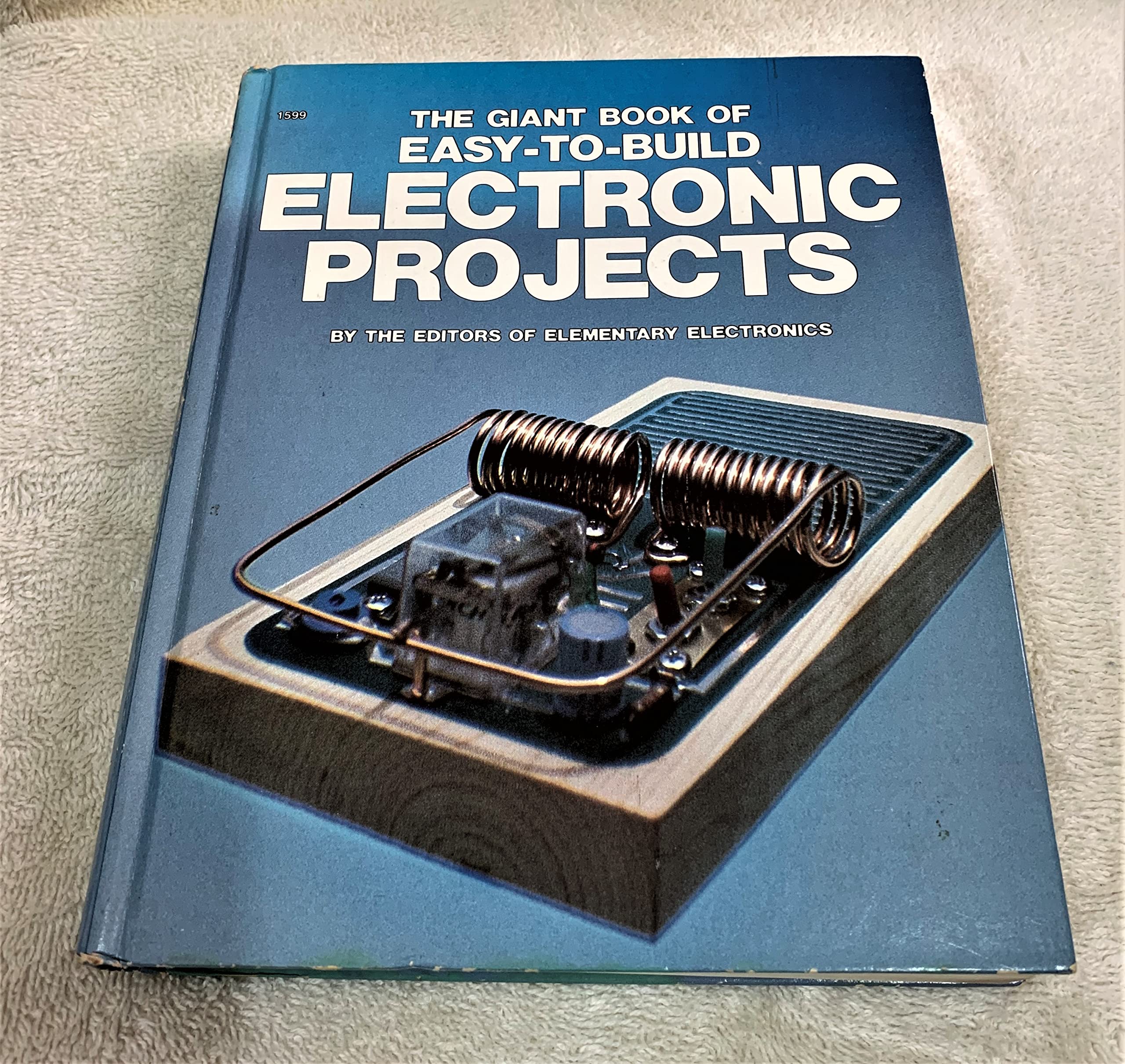 The Giant book of easytobuild electronic projects,Used