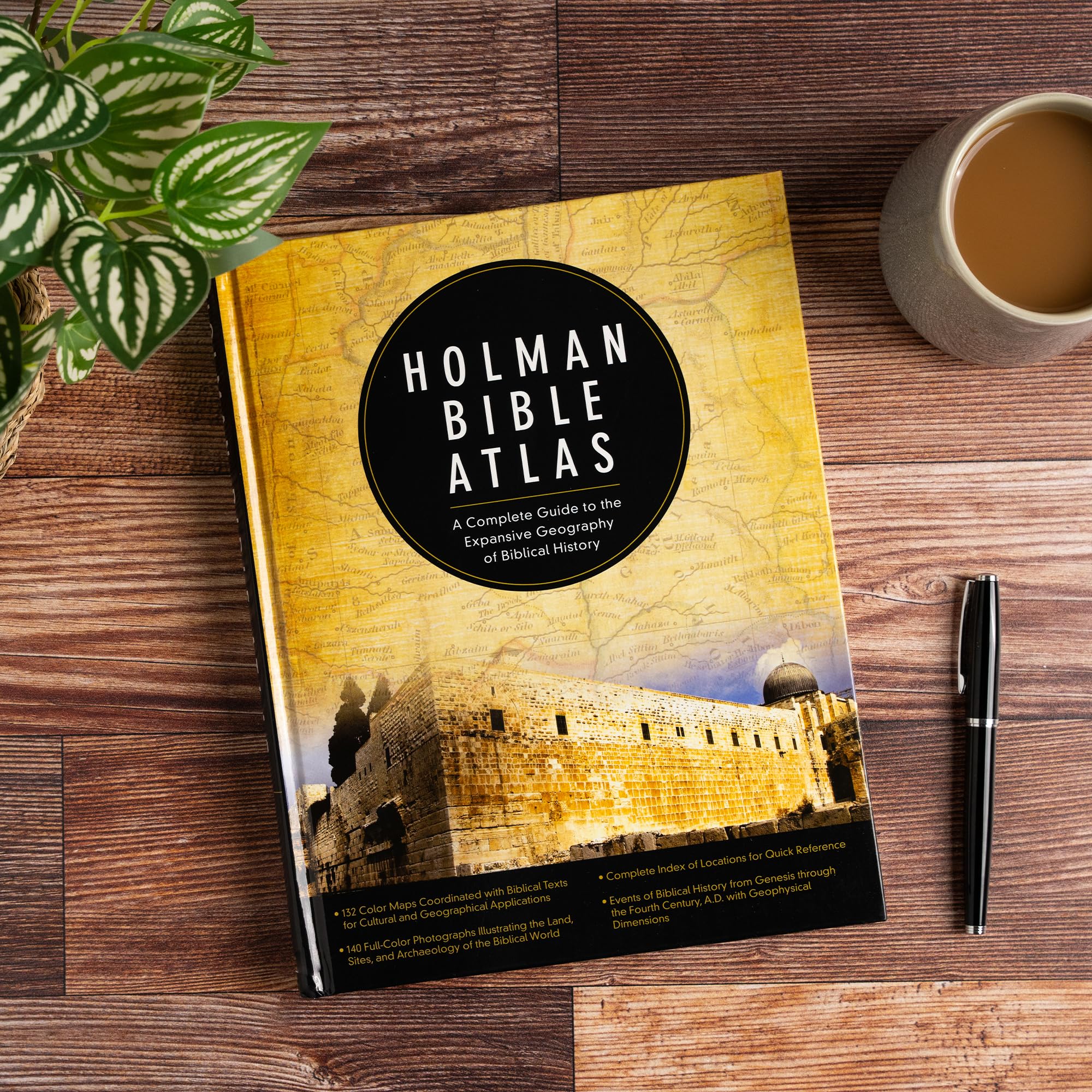 Holman Bible Atlas: A Complete Guide to the Expansive Geography of Biblical History,New