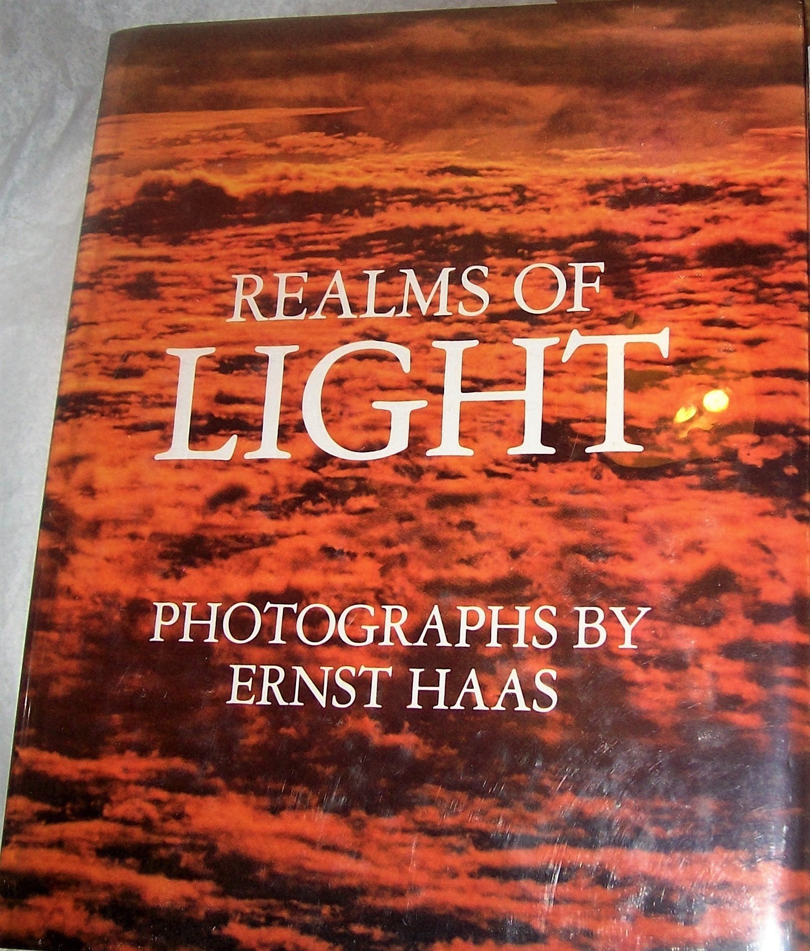 Realms of Light: Selections of Poetry Through the Ages,Used