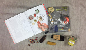 The Herbal Apothecary: 100 Medicinal Herbs and How to Use Them,Used