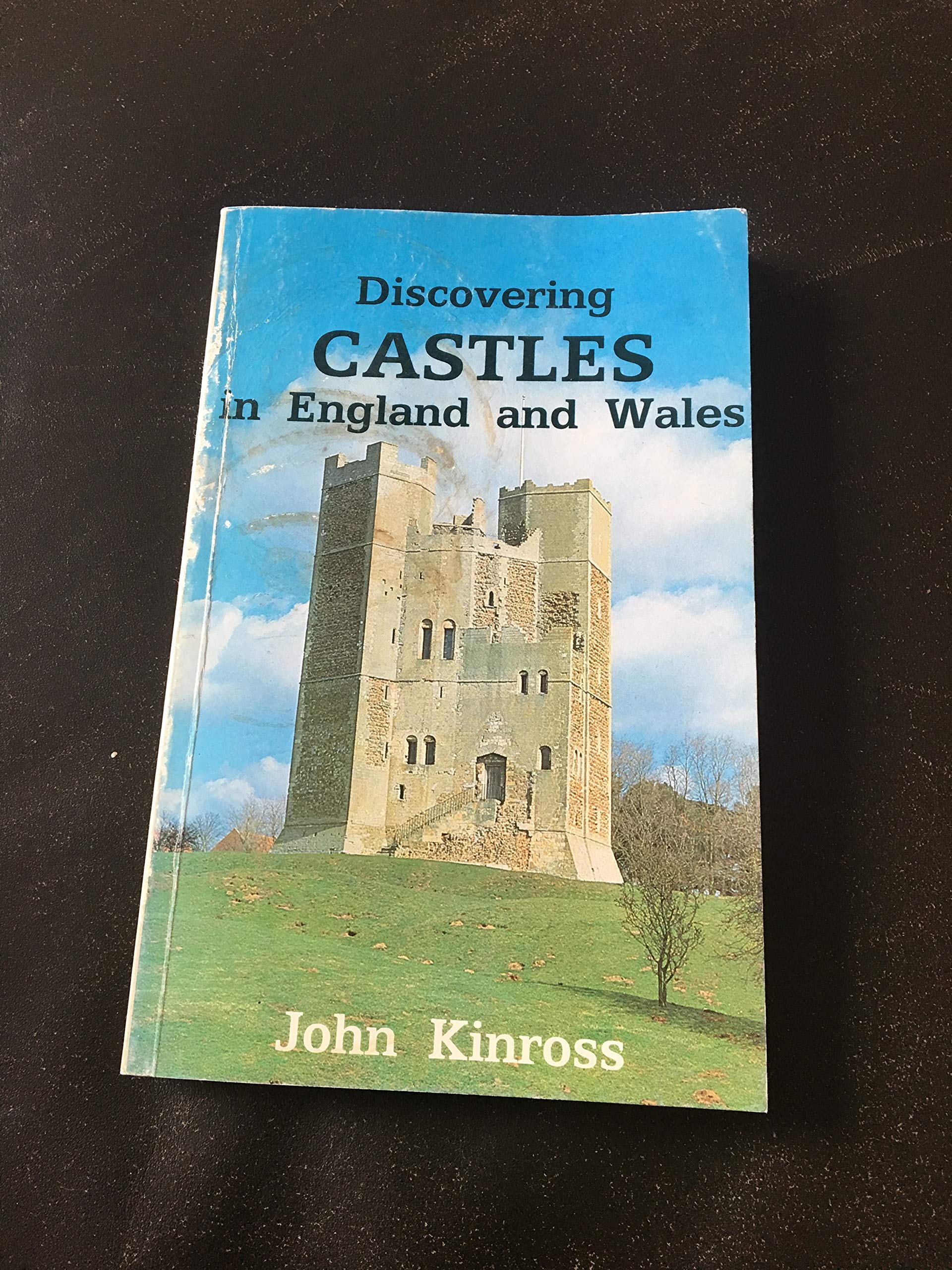 Discovering Castles in England and Wales,New