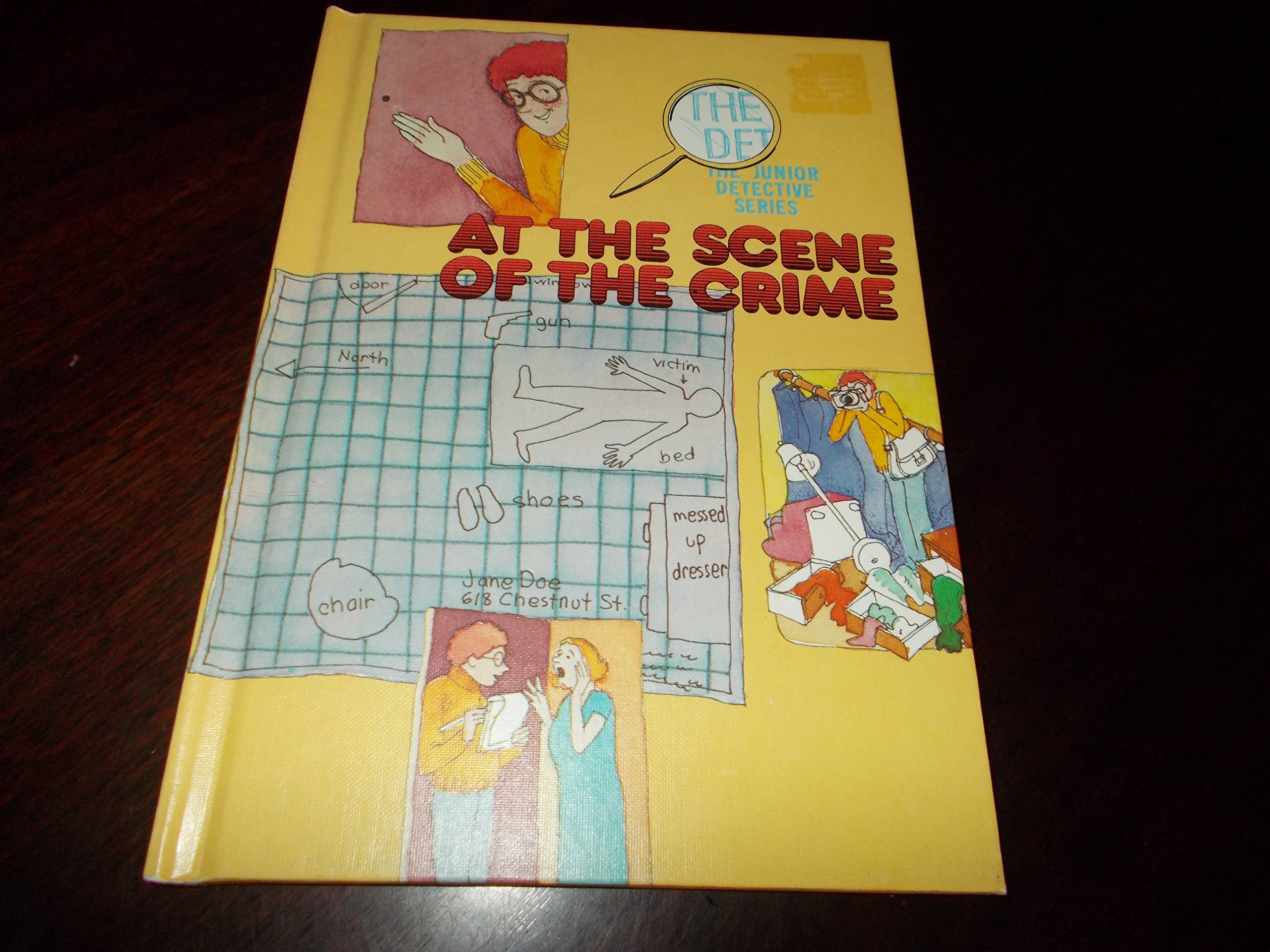 At the Scene of the Crime (Junior Detective Books),Used