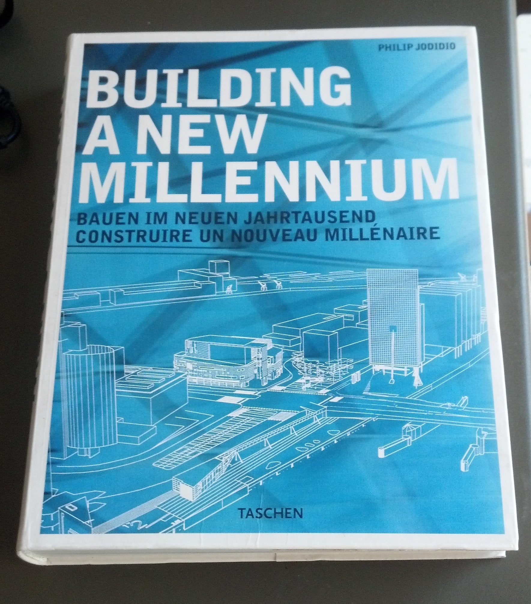 Building a New Millennium: Bauen Im Neuen Jahrtausend, Construire UN Nouveau Millenaire,Used