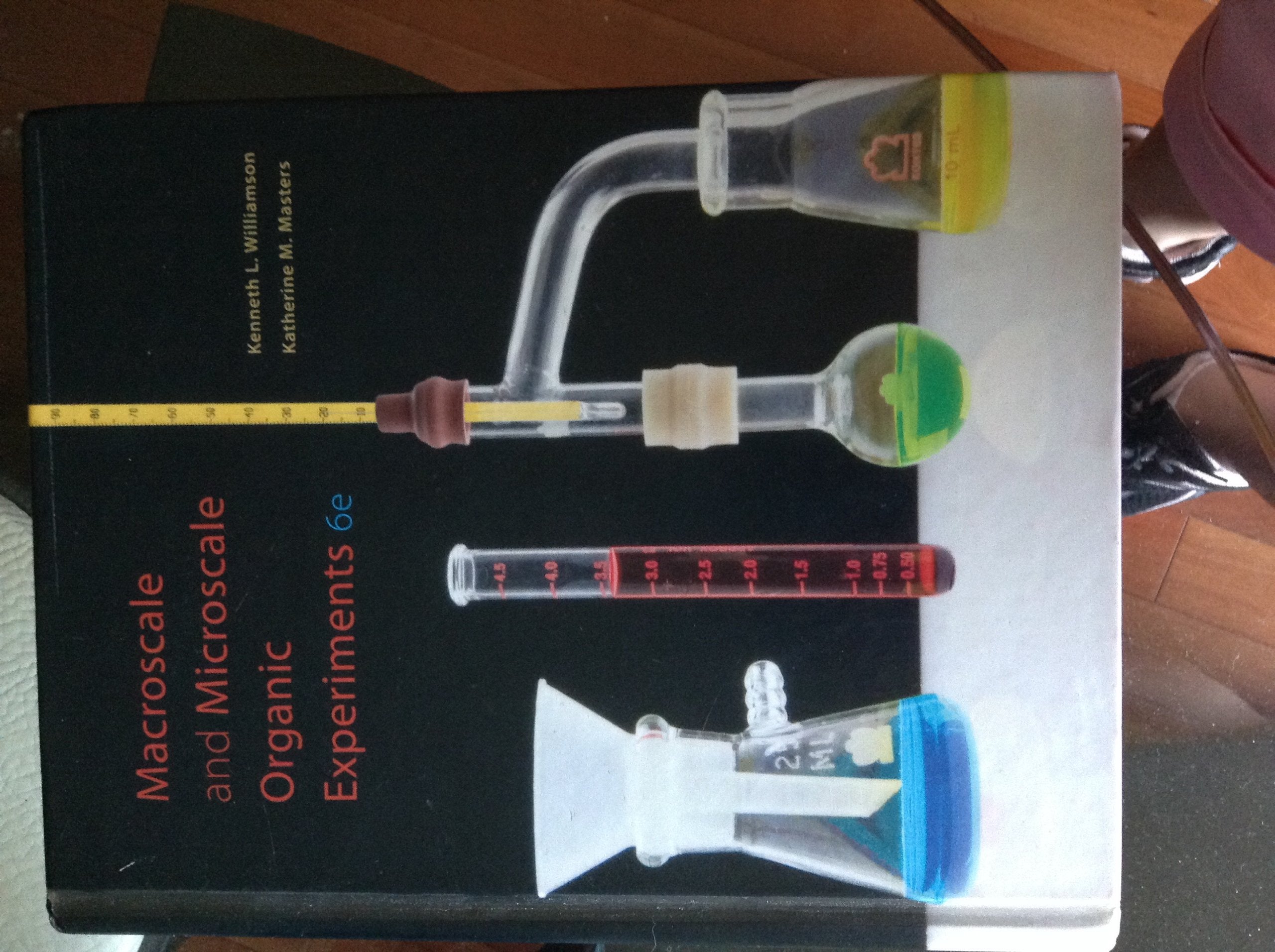 Macroscale and Microscale Organic Experiments (Available Titles CourseMate),Used