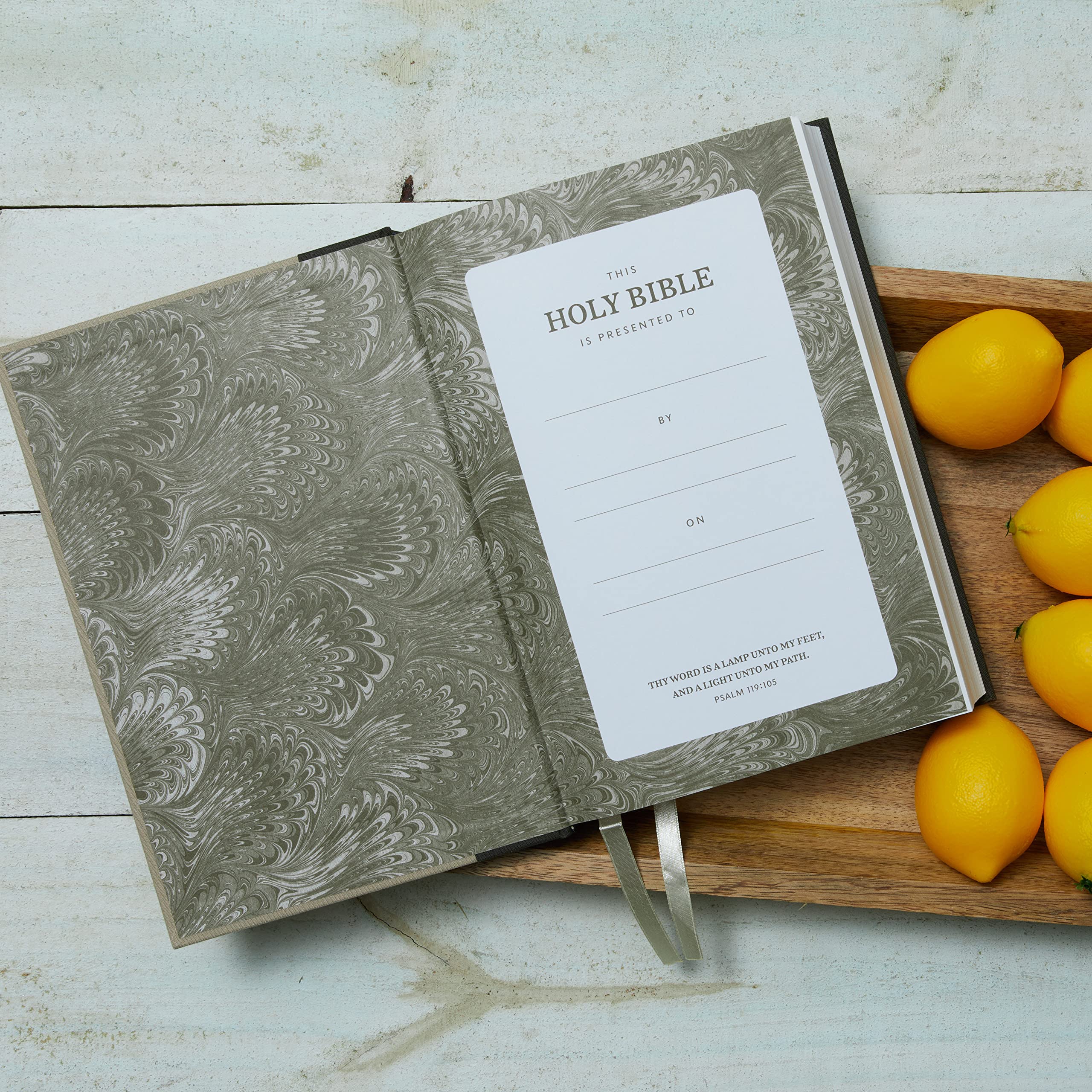 KJV Holy Bible: Super Giant Print with 43,000 Cross References, Green/Tan Hardcover, Red Letter, Comfort Print: King James Versi,Used