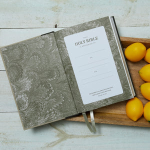 KJV Holy Bible: Super Giant Print with 43,000 Cross References, Green/Tan Hardcover, Red Letter, Comfort Print: King James Versi,Used