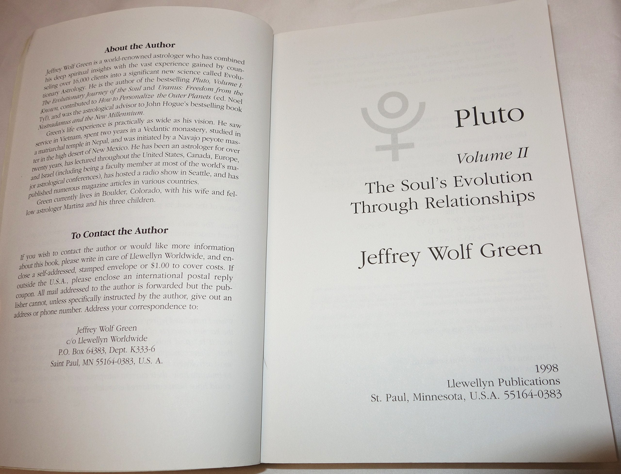 Pluto, Vol II: The Soul's Evolution Through Relationships,New