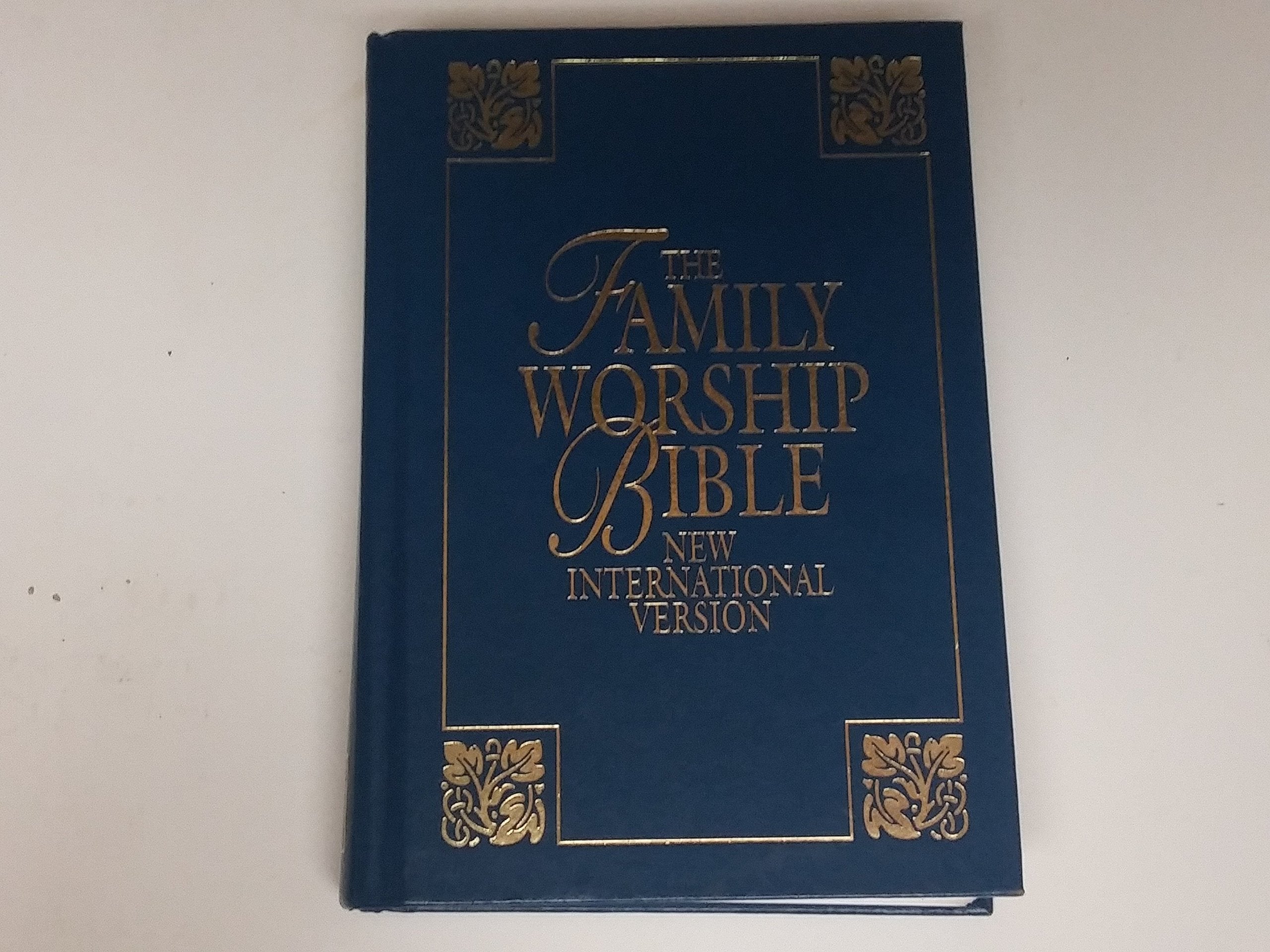 The Family Worship Bible: New International Version,Used