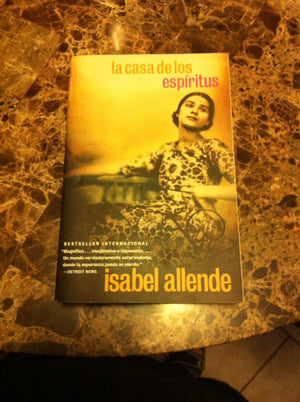 La Casa de los Espritus (Spanish Edition),Used