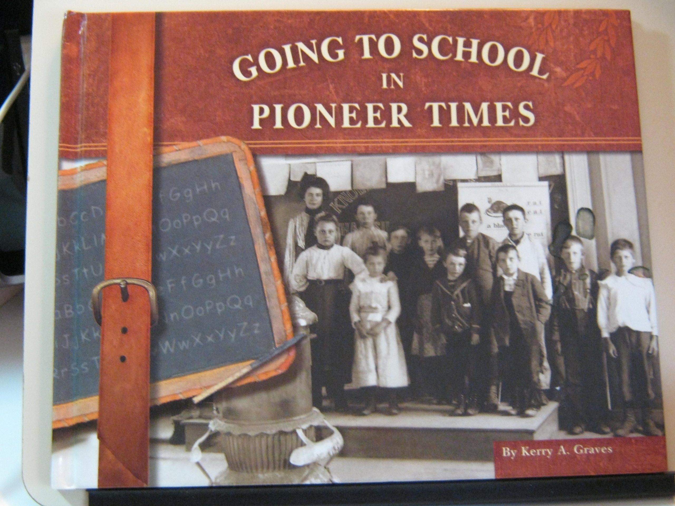 Going to School in Pioneer Times (Blue Earth Books:Going to School in History),Used