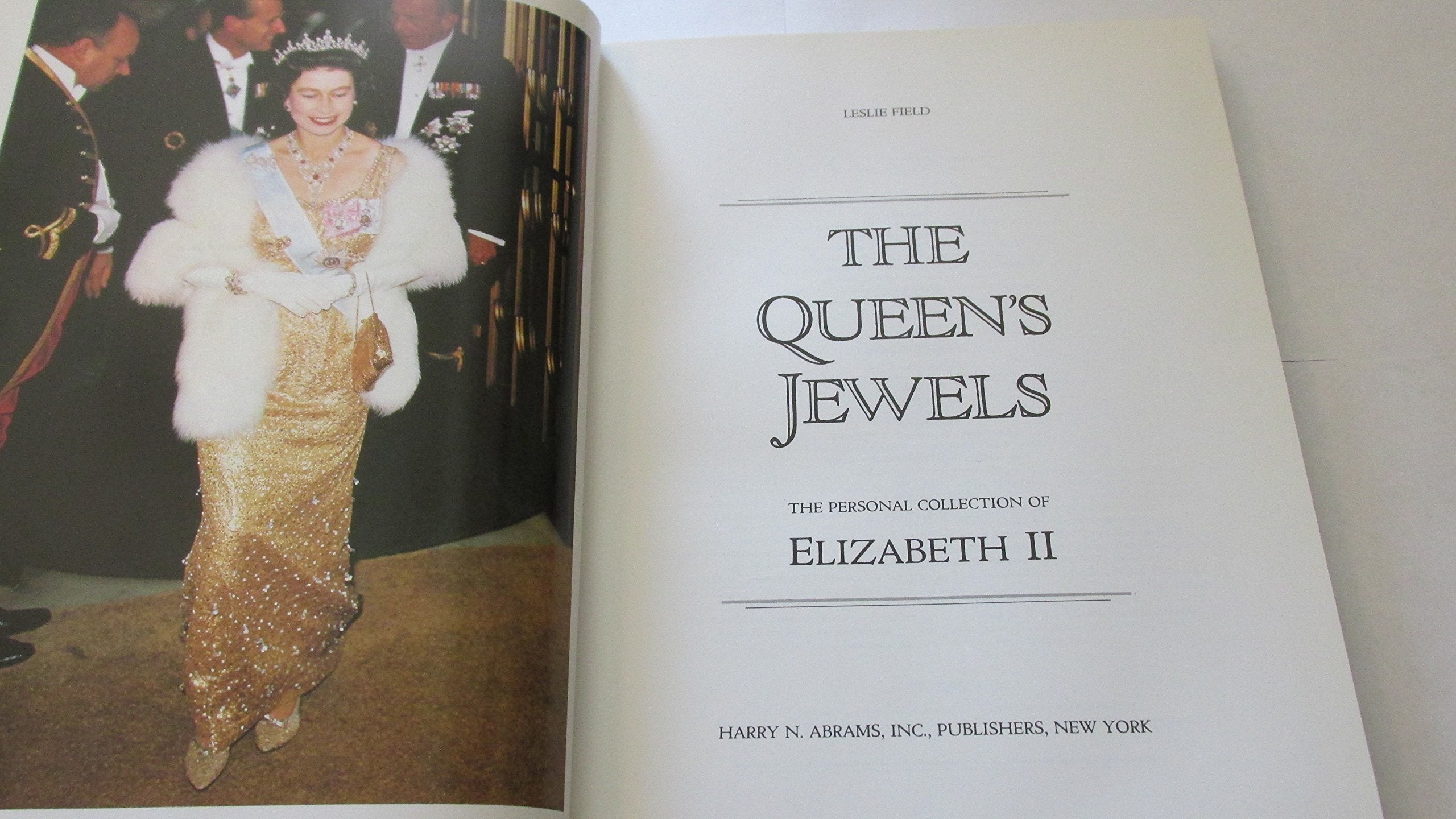 The Queen's Jewels: The Personal Collection of Elizabeth II,New