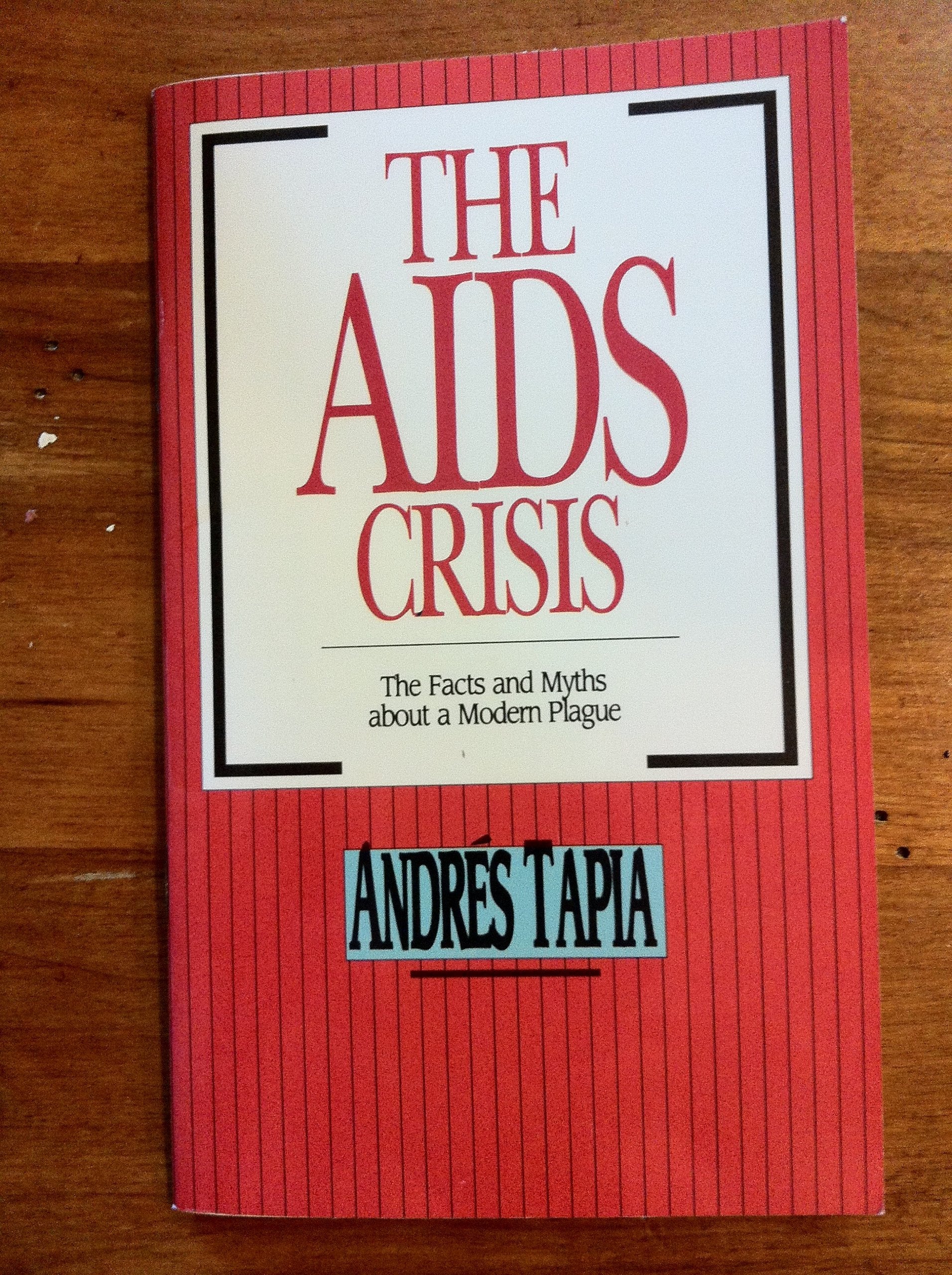 The AIDS Crisis: The Facts and Myths About a Modern Plague (Viewpoint Pamphlets),Used