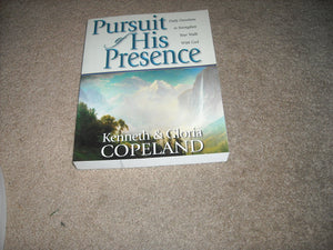 Pursuit of His Presence: Daily Devotions to Strengthen Your Walk With God,Used