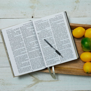 KJV Holy Bible: Super Giant Print with 43,000 Cross References, Green/Tan Hardcover, Red Letter, Comfort Print: King James Versi,Used