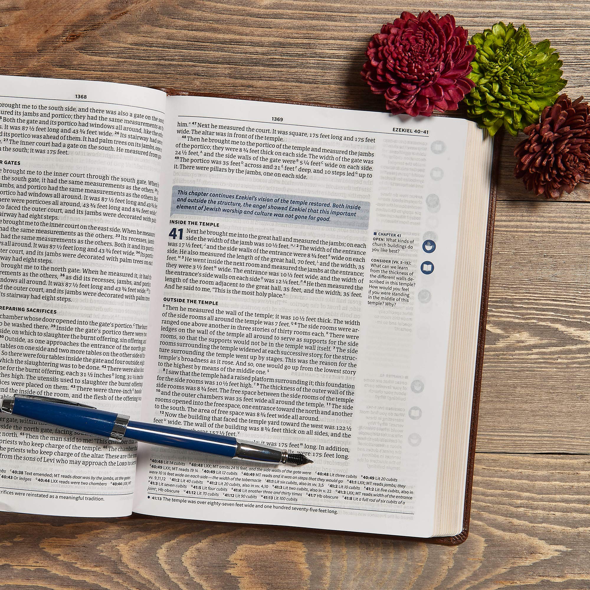 CSB Life Connections Study Bible, Brown LeatherTouch, Black Letter, Study Notes and Commentary, Margin Questions, Icons, Small G,New