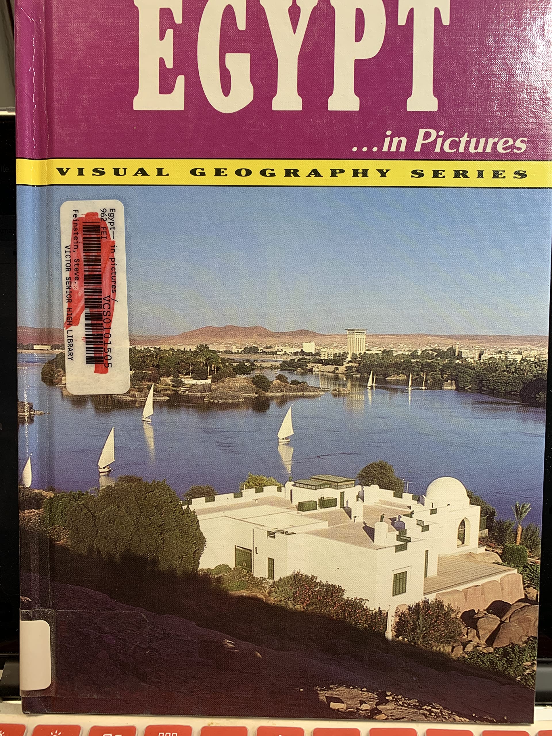 Egypt in Pictures (Visual Geography Series),Used