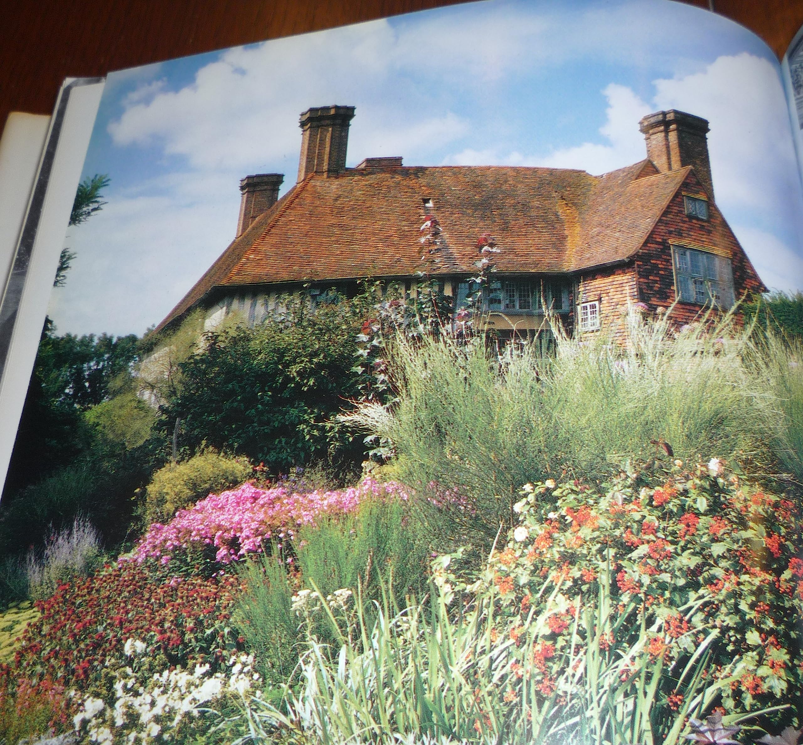 Life in the English Country House: A Social and Architectural History,Used