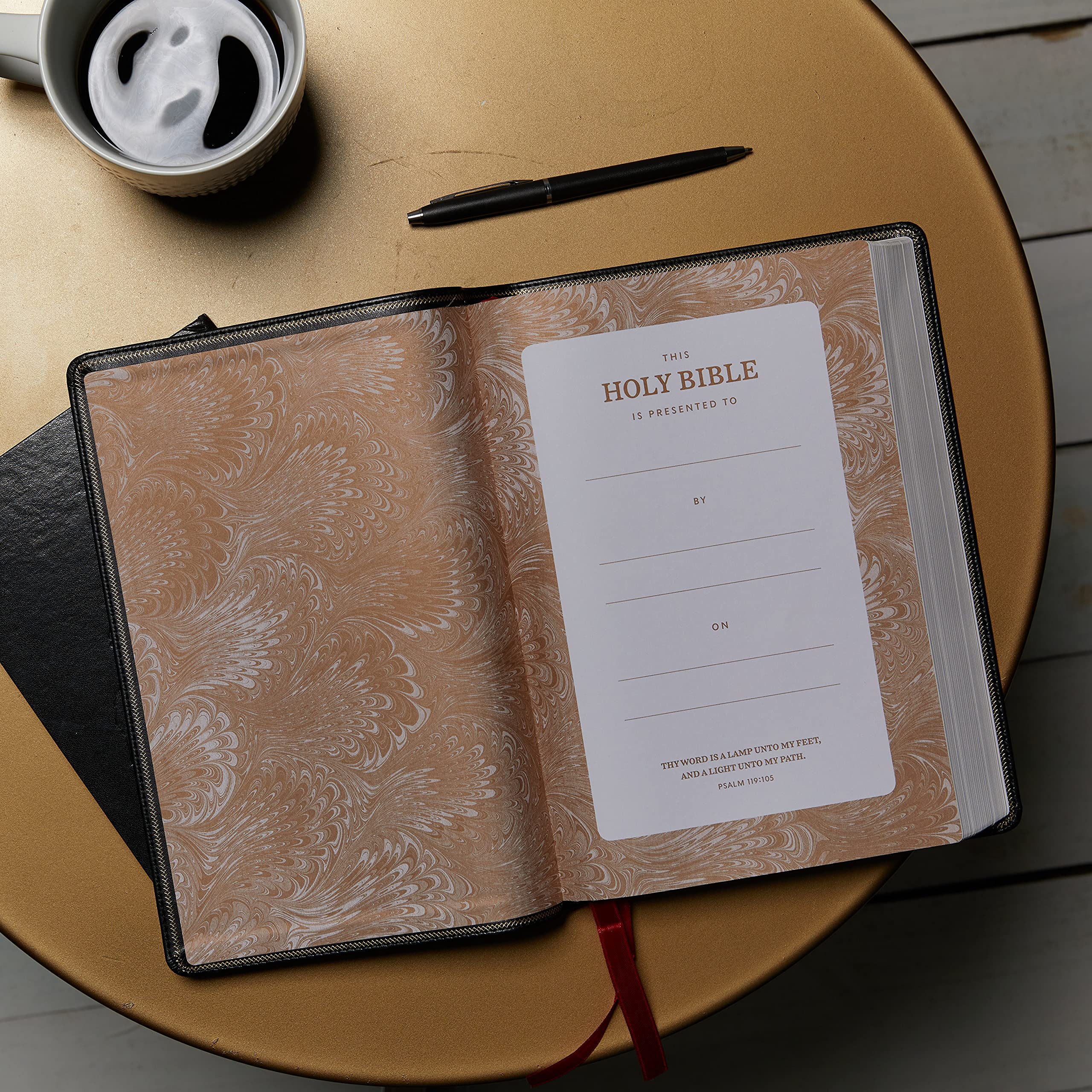 KJV Holy Bible: Giant Print with 53,000 Cross References, Deluxe Black Leathersoft, Red Letter, Comfort Print: King James Versio,Used