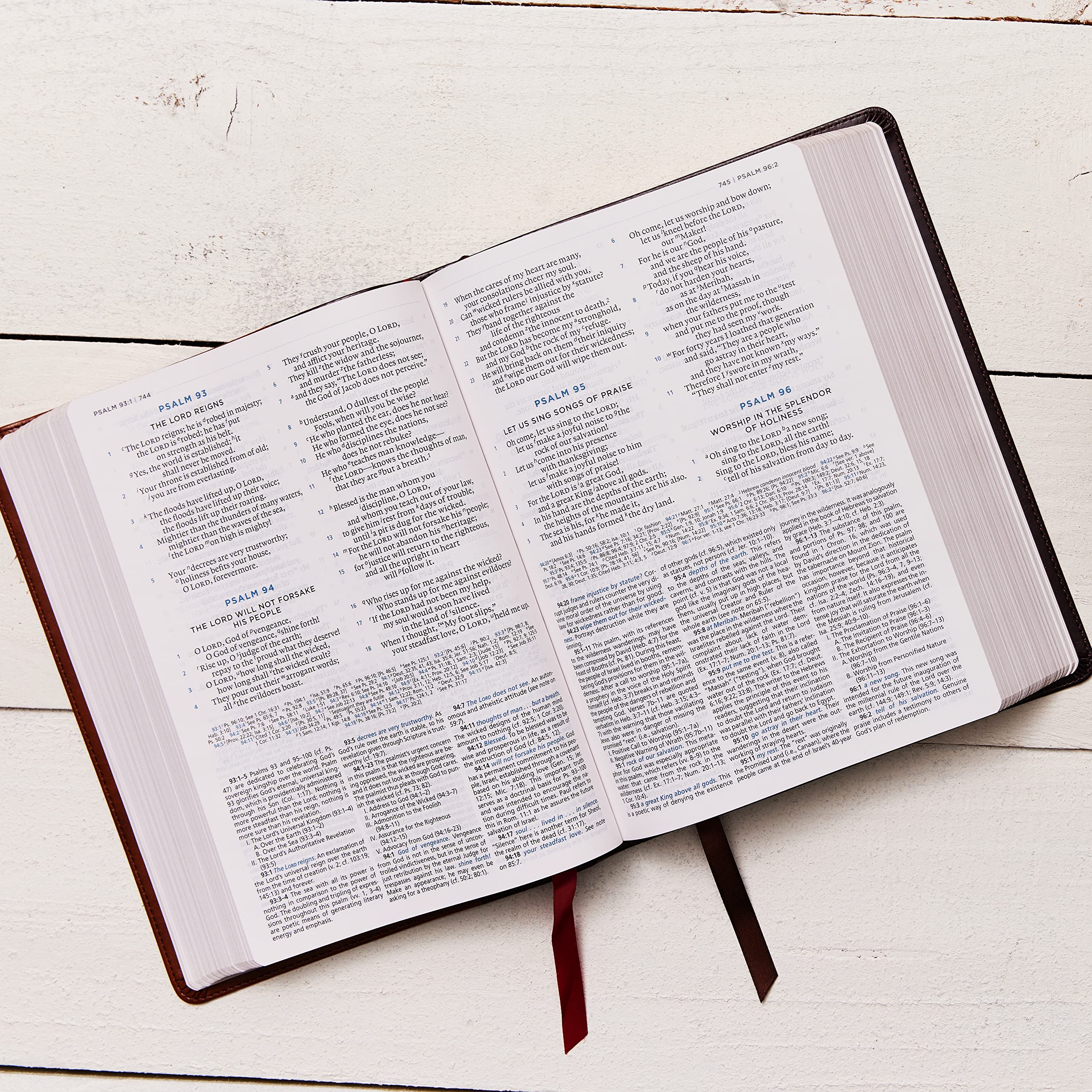ESV, MacArthur Study Bible, 2nd Edition, Hardcover: Unleashing God's Truth One Verse at a Time,Used
