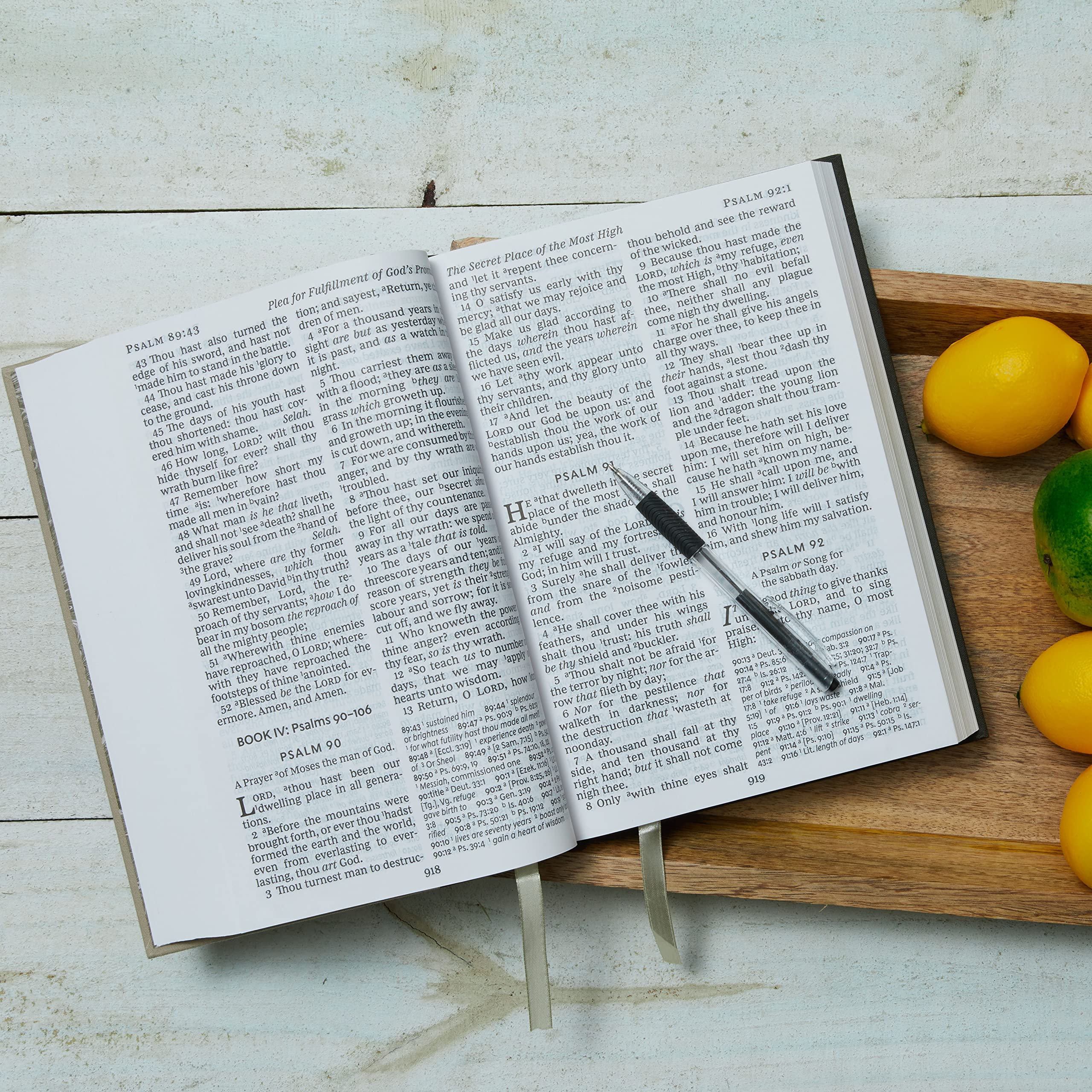 KJV Holy Bible: Super Giant Print with 43,000 Cross References, Green/Tan Hardcover, Red Letter, Comfort Print: King James Versi,Used